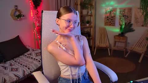 Elli online show from March 25, 6:19 am