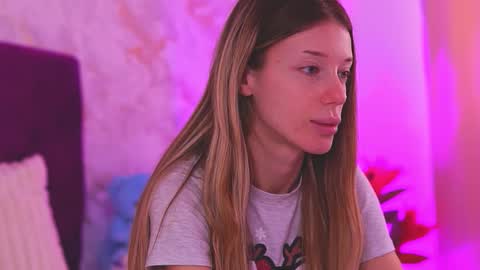 EllinaNuria online show from March 18, 5:10 am