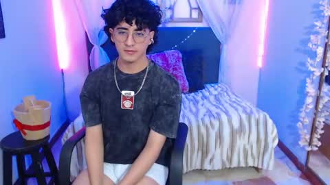 elliot_03 online show from May 26, 1:07 pm