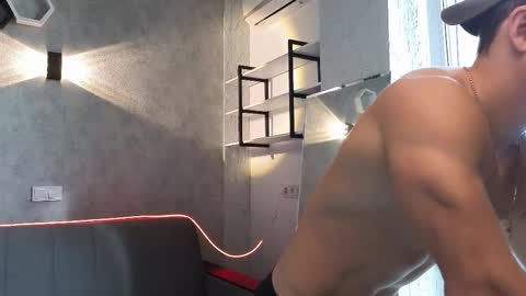 Snapshot of elliot_muscle04 chatting on October 20, 12:05 pm elliot_muscle04 online show from October 20, 12:05 pm