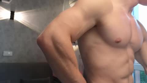 Snapshot of elliot_muscle04 chatting on May 29, 2:48 pm elliot_muscle04 online show from May 29, 2:48 pm