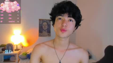 Snapshot of elliotvolkov chatting on May 23, 1:37 pm elliotvolkov online show from May 23, 1:37 pm