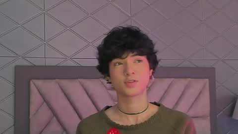 Snapshot of elliotvolkov chatting on June 3, 5:43 am elliotvolkov online show from June 3, 5:43 am