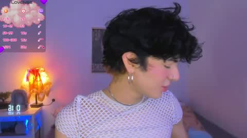 Snapshot of elliotvolkov chatting on June 6, 2:22 pm elliotvolkov online show from June 6, 2:22 pm