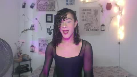 Snapshot of ellis_flowers chatting on September 28, 6:57 pm . online show from September 28, 6:57 pm