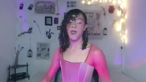 Snapshot of ellis_flowers chatting on October 4, 6:06 pm . online show from October 4, 6:06 pm