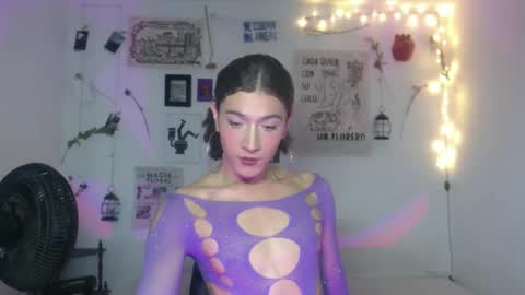 Snapshot of ellis_flowers chatting on October 5, 3:32 pm . online show from October 5, 3:32 pm