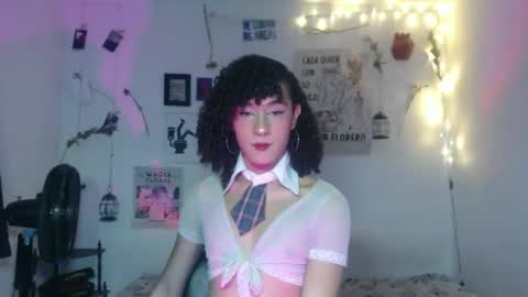 Snapshot of ellis_flowers chatting on October 22, 10:09 pm . online show from October 22, 10:09 pm