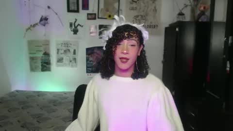 Snapshot of ellis_flowers chatting on November 17, 7:19 pm . online show from November 17, 7:19 pm