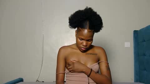 elllanna online show from March 25, 11:22 pm