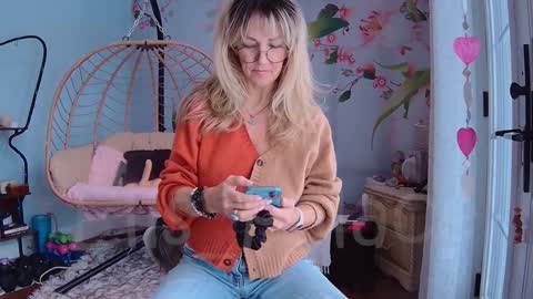 Ella Bella Bo Bella online show from January 25, 6:13 pm