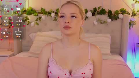 Elly Linn online show from April 26, 5:10 pm