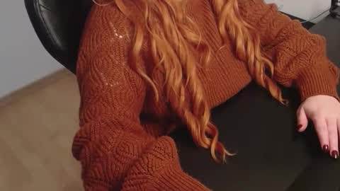 Elly online show from December 18, 3:18 pm