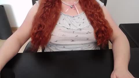 Elly online show from April 16, 1:56 pm