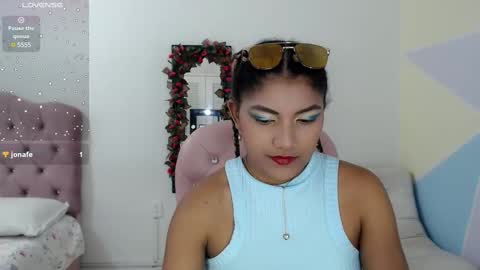 Snapshot of elly_willis chatting on December 17, 3:06 am Elly online show from December 17, 3:06 am