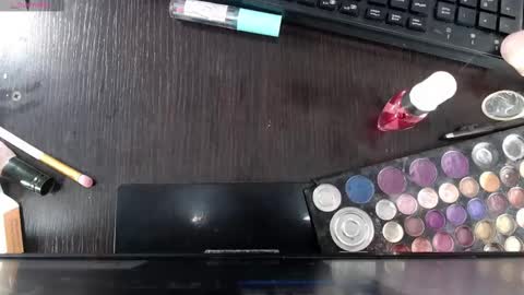 Snapshot of elly_willis chatting on December 24, 3:49 am Elly online show from December 24, 3:49 am