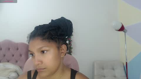 Snapshot of elly_willis chatting on January 2, 8:57 pm Elly online show from January 2, 8:57 pm