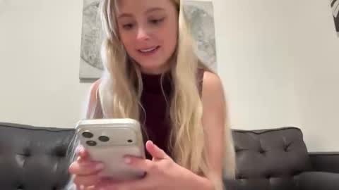 ellykeyofficial online show from May 1, 11:09 pm