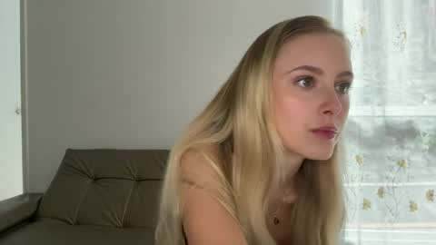 ellykeyofficial online show from August 3, 1:16 pm
