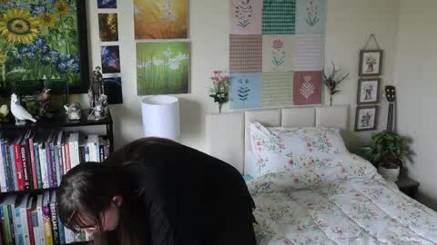 Snapshot of ellynaomi chatting on May 9, 4:56 pm Elly Naomi online show from May 9, 4:56 pm