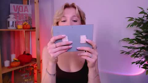 Elly online show from November 3, 3:52 am