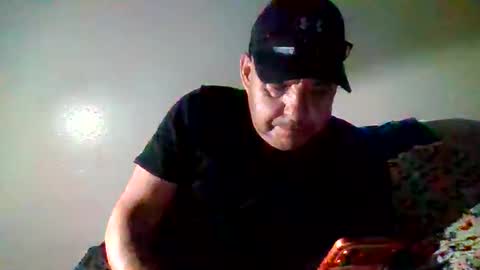 Snapshot of elmario24 chatting on November 17, 10:21 am elmario24 online show from November 17, 10:21 am