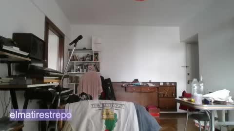 Snapshot of elmatirestrepo chatting on November 23, 12:27 pm Mati Restrepo online show from November 23, 12:27 pm