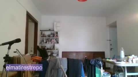 Snapshot of elmatirestrepo chatting on December 14, 1:49 pm Mati Restrepo online show from December 14, 1:49 pm