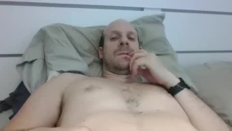Snapshot of elmatirestrepo chatting on March 12, 11:55 pm Mati Restrepo online show from March 12, 11:55 pm