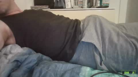 Snapshot of elmoro101 chatting on July 6, 7:27 pm elmoro101 online show from July 6, 7:27 pm