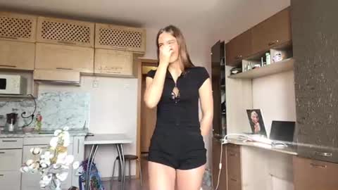 Lina online show from June 12, 9:19 am