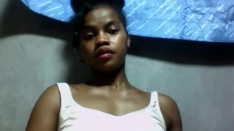 elodie228680 online show from June 1, 7:04 pm