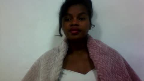 elodie228680 online show from June 10, 6:40 pm