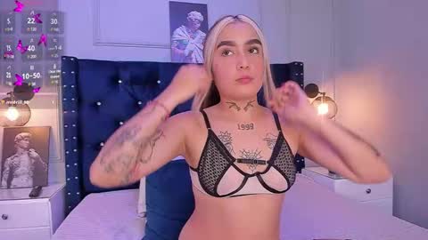 Snapshot of elodie_walker chatting on January 21, 2:26 pm Elodie online show from January 21, 2:26 pm