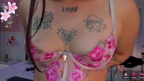 Snapshot of elodie_walker chatting on September 21, 12:07 pm Elodie online show from September 21, 12:07 pm
