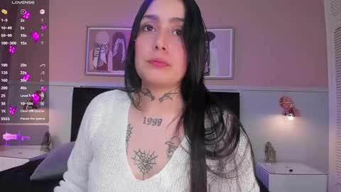 Elodie  online show from December 21, 12:45 pm