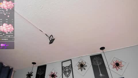 Elodie  online show from March 1, 12:01 am