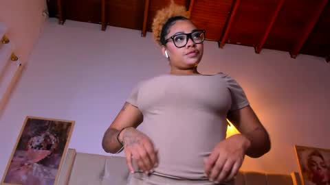 Snapshot of eloisa_cleavage_ chatting on April 29, 10:08 am Maya online show from April 29, 10:08 am