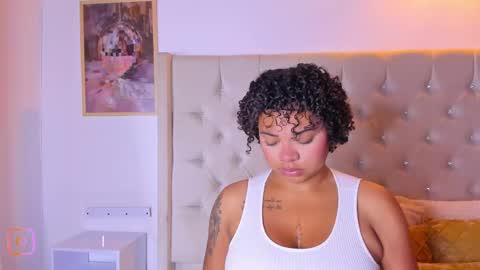 Snapshot of eloisa_cleavage_ chatting on May 16, 10:01 am Maya online show from May 16, 10:01 am