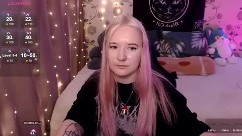 Snapshot of elovinora chatting on December 2, 10:01 pm Ela give me a thumbs up if you like it  and this is important for the development of the account online show from December 2, 10:01 pm