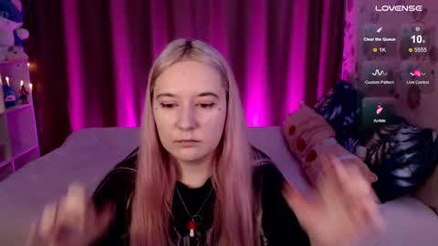 Snapshot of elovinora chatting on December 16, 6:27 pm Ela give me a thumbs up if you like it  and this is important for the development of the account online show from December 16, 6:27 pm