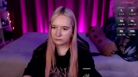 Snapshot of elovinora chatting on December 20, 1:47 am Ela give me a thumbs up if you like it  and this is important for the development of the account online show from December 20, 1:47 am