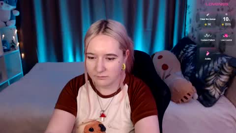 Snapshot of elovinora chatting on December 30, 10:45 pm Ela give me a thumbs up if you like it  and this is important for the development of the account online show from December 30, 10:45 pm