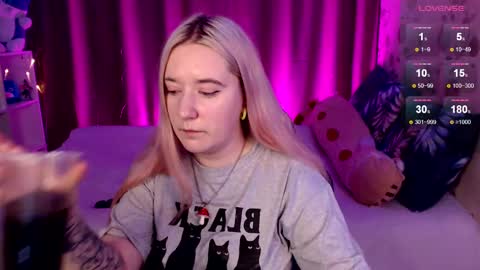 Snapshot of elovinora chatting on December 31, 8:02 pm Ela give me a thumbs up if you like it  and this is important for the development of the account online show from December 31, 8:02 pm