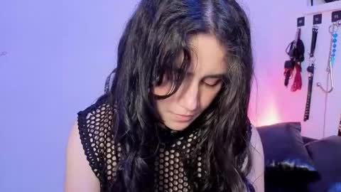 elowen_halley1 online show from March 8, 7:28 pm