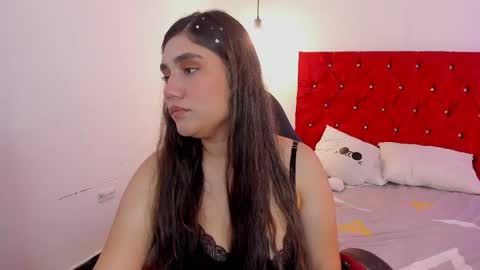 Snapshot of elsa69dreams chatting on February 26, 1:21 pm Elsa online show from February 26, 1:21 pm