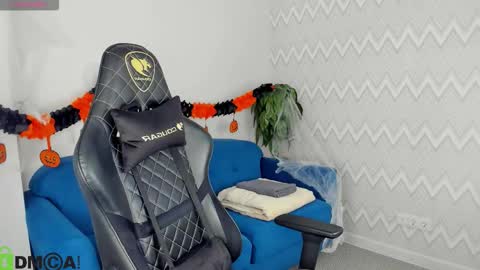 Snapshot of elsa_carterr chatting on October 31, 8:48 am elsa_carterr online show from October 31, 8:48 am