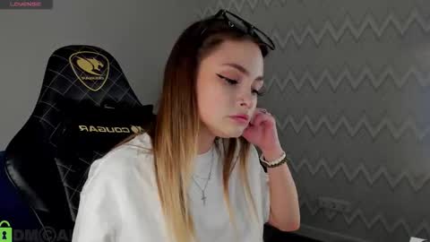 Snapshot of elsa_carterr chatting on November 4, 8:52 pm elsa_carterr online show from November 4, 8:52 pm