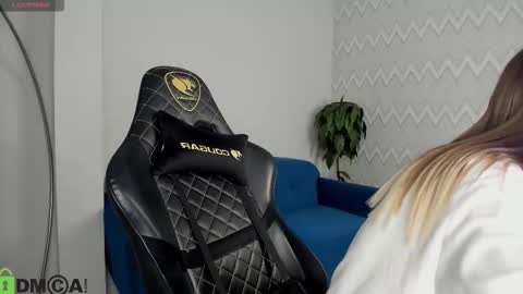 Snapshot of elsa_carterr chatting on November 19, 2:06 pm elsa_carterr online show from November 19, 2:06 pm