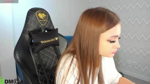 Snapshot of elsa_carterr chatting on November 26, 11:22 am elsa_carterr online show from November 26, 11:22 am